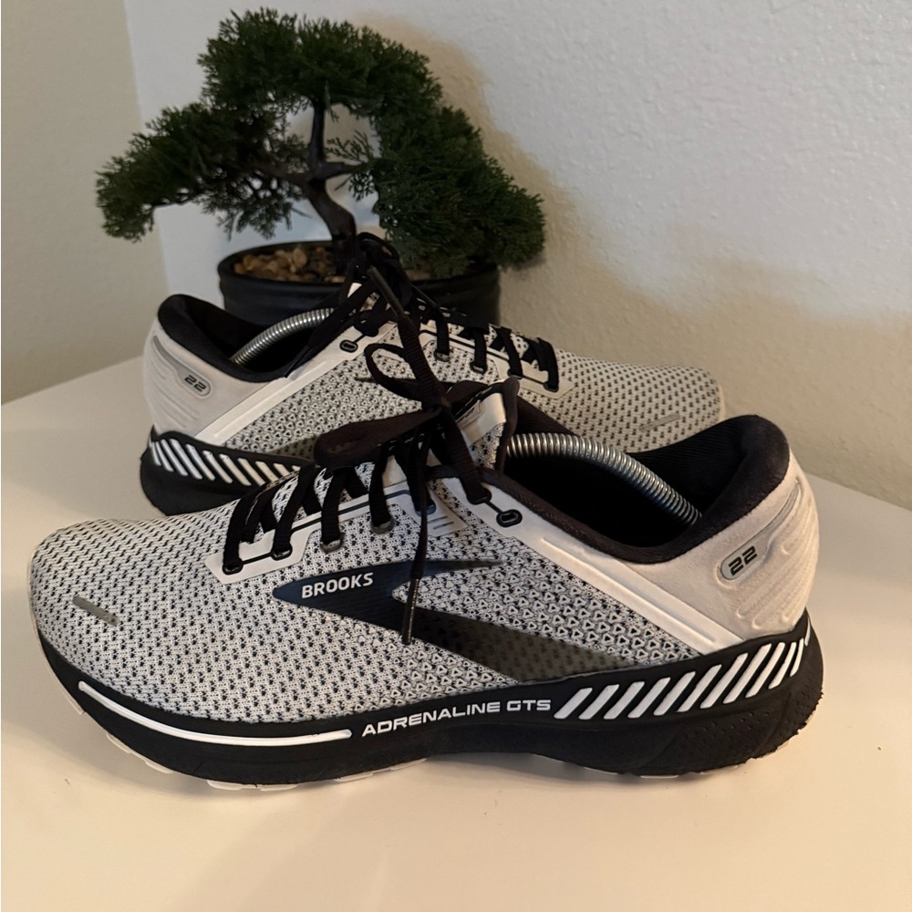 Brooks Adrenaline GTS  22 Sneakers - Gray and Black - Picture 2 of 4